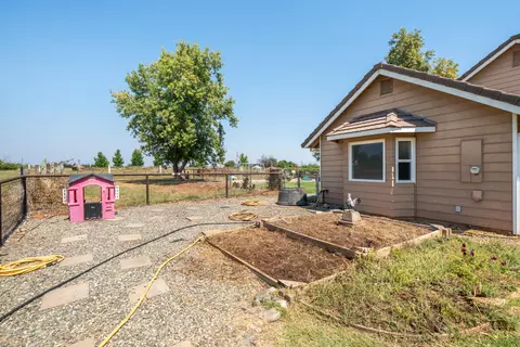 Exterior - 22058 Lone Tree Rd, Anderson, CA 96007 photo 31 of 40