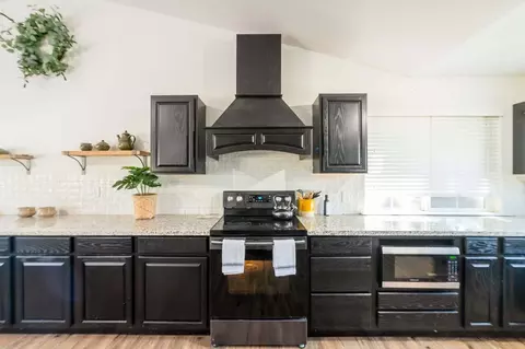 Kitchen - 6274 County Road 39, Willows, CA 95988 photo 2 of 6