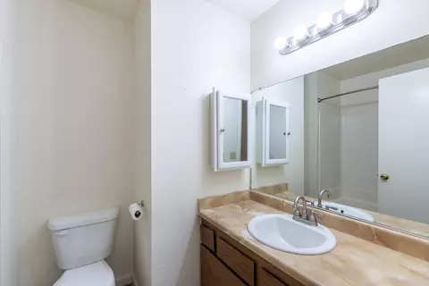 Bath - 3838 Pegasus St, Redding, CA 96002 photo 3 of 4