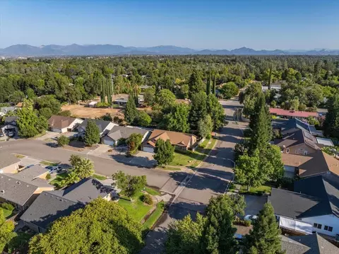 View/Area - 2094 Button Pl, Redding, CA 96002 photo 2 of 7