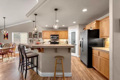 Kitchen - 2094 Button Pl, Redding, CA 96002 photo 2 of 5
