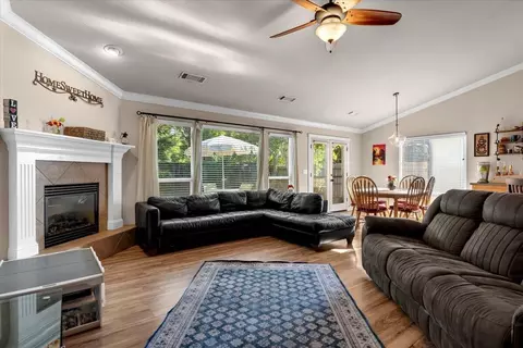 Living - 2094 Button Pl, Redding, CA 96002 photo 1 of 2