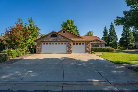 2094 Button Pl, Redding, CA 96002