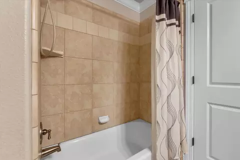 Bath - 2094 Button Pl, Redding, CA 96002 photo 5 of 5