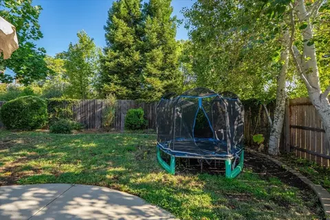 Exterior - 2094 Button Pl, Redding, CA 96002 photo 6 of 14