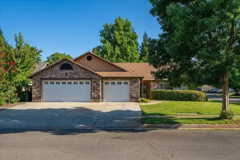 Exterior - 2094 Button Pl, Redding, CA 96002 photo 3 of 14
