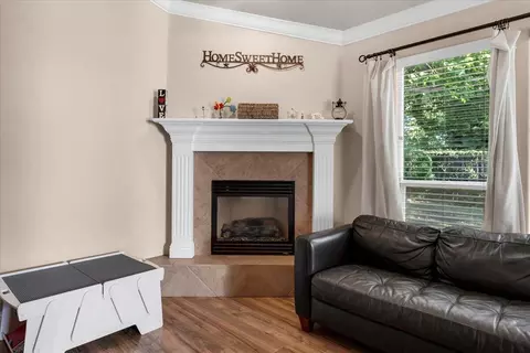 Living - 2094 Button Pl, Redding, CA 96002 photo 2 of 2