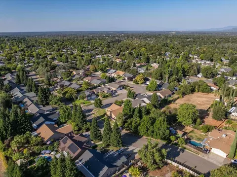 View/Area - 2094 Button Pl, Redding, CA 96002 photo 3 of 7