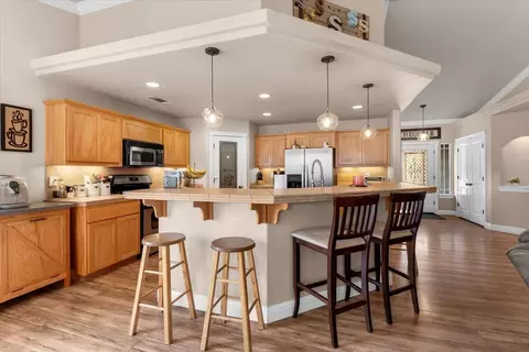 Kitchen - 2094 Button Pl, Redding, CA 96002 photo 1 of 5