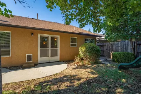 Exterior - 2094 Button Pl, Redding, CA 96002 photo 11 of 14