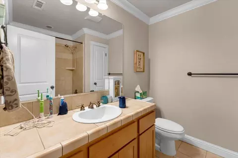 Bath - 2094 Button Pl, Redding, CA 96002 photo 4 of 5