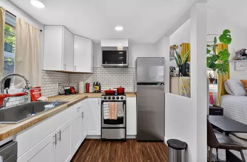 Kitchen - 2145 Placer St, Redding, CA 96001 photo 6 of 7
