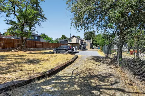 Exterior - 2145 Placer St, Redding, CA 96001 photo 11 of 12