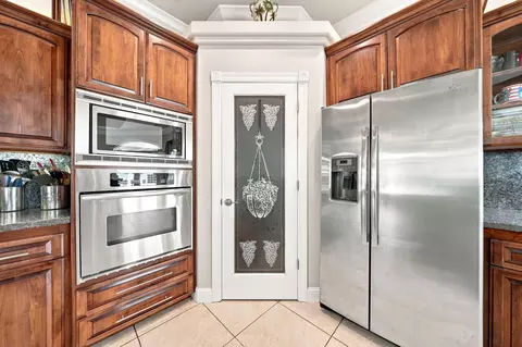 Kitchen - 7605 Churn Creek Rd, Redding, CA 96002 photo 5 of 6