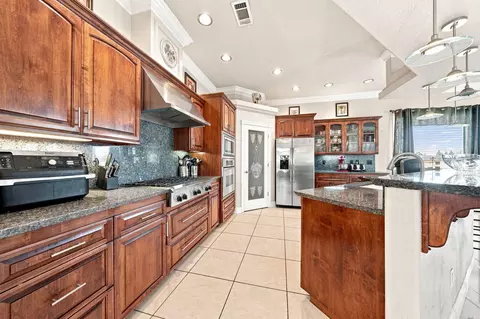 Kitchen - 7605 Churn Creek Rd, Redding, CA 96002 photo 6 of 6