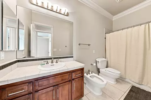 Bath - 7605 Churn Creek Rd, Redding, CA 96002 photo 4 of 5