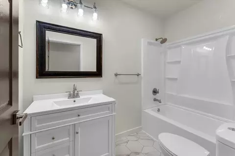 Bath - 2919 Blueview St, Redding, CA 96002 photo 3 of 3