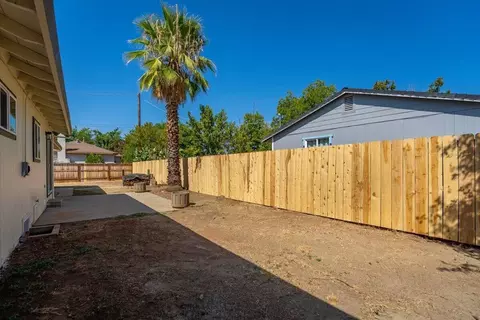 Exterior - 2919 Blueview St, Redding, CA 96002 photo 8 of 17