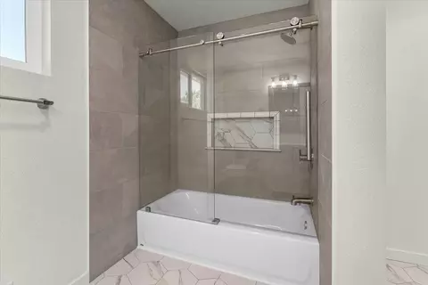 Bath - 2919 Blueview St, Redding, CA 96002 photo 2 of 3