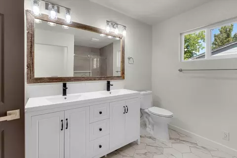 Bath - 2919 Blueview St, Redding, CA 96002 photo 1 of 3