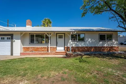 Exterior - 2919 Blueview St, Redding, CA 96002 photo 13 of 17