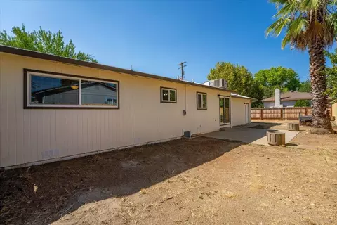 Exterior - 2919 Blueview St, Redding, CA 96002 photo 7 of 17