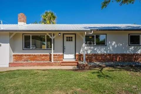 Exterior - 2919 Blueview St, Redding, CA 96002 photo 3 of 17