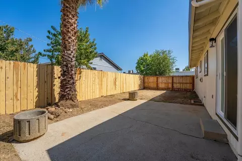 Exterior - 2919 Blueview St, Redding, CA 96002 photo 5 of 17