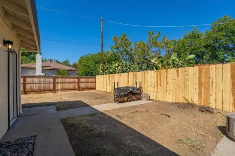 Exterior - 2919 Blueview St, Redding, CA 96002 photo 9 of 17