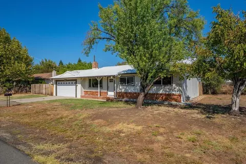 Exterior - 2919 Blueview St, Redding, CA 96002 photo 15 of 17
