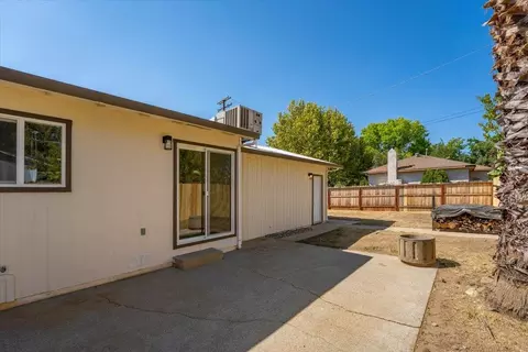 Exterior - 2919 Blueview St, Redding, CA 96002 photo 6 of 17