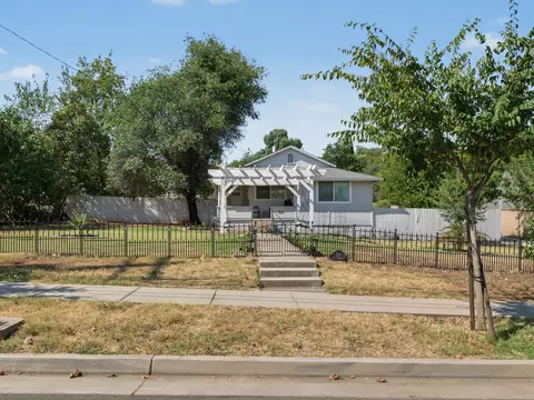 Exterior - 954 West St, Redding, CA 96001 photo 2 of 14