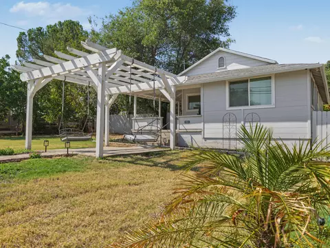 954 West St, Redding, CA 96001