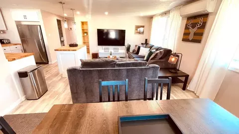 Living - 954 West St, Redding, CA 96001 photo 4 of 4