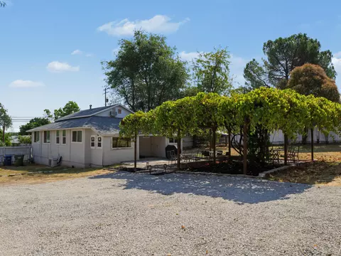 Exterior - 954 West St, Redding, CA 96001 photo 8 of 14