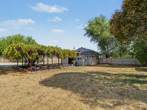 Exterior - 954 West St, Redding, CA 96001 photo 14 of 14