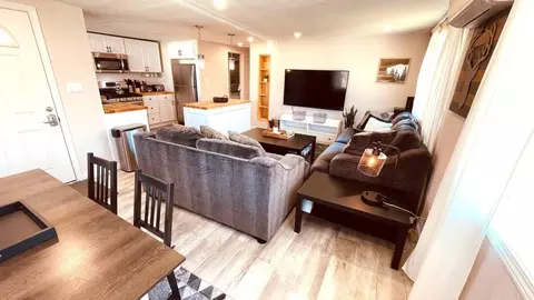 Living - 954 West St, Redding, CA 96001 photo 3 of 4