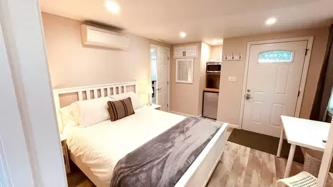 Bedroom - 954 West St, Redding, CA 96001 photo 2 of 4