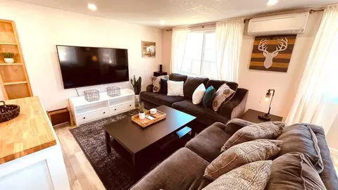 Living - 954 West St, Redding, CA 96001 photo 1 of 4