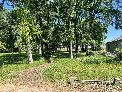 625 Mary St, Redding, CA 96001 photo 2