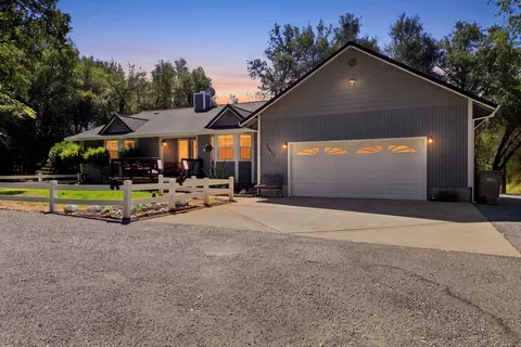 Exterior - 20621 Chipeta Way, Redding, CA 96003 photo 2 of 17