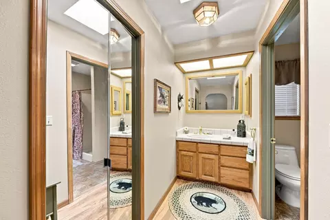 Bath - 20621 Chipeta Way, Redding, CA 96003 photo 1 of 5