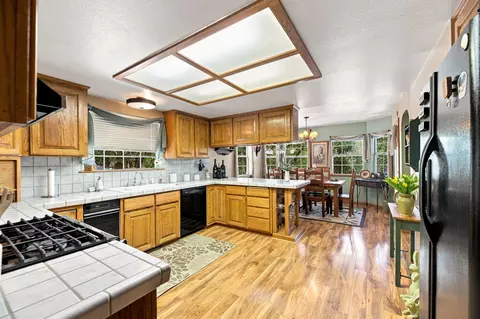 Kitchen - 20621 Chipeta Way, Redding, CA 96003 photo 1 of 2