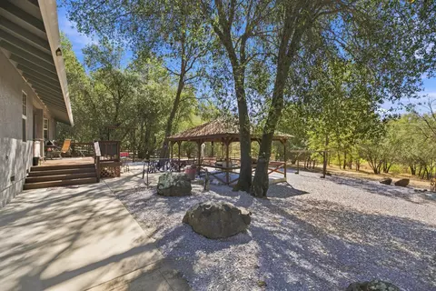 Exterior - 20621 Chipeta Way, Redding, CA 96003 photo 10 of 17