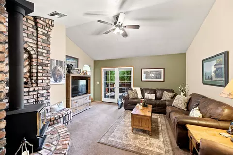 Living - 20621 Chipeta Way, Redding, CA 96003 photo 1 of 4
