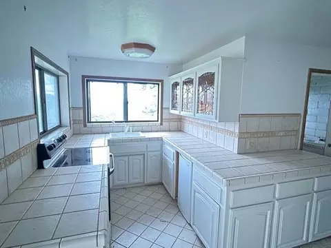 Kitchen - 14305 Wintu Way, Redding, CA 96003 photo 2 of 2