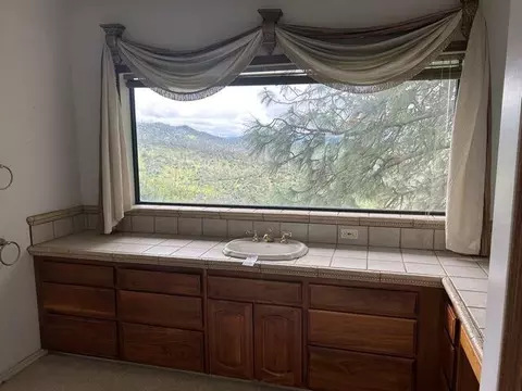 Bath - 14305 Wintu Way, Redding, CA 96003 photo 1 of 2