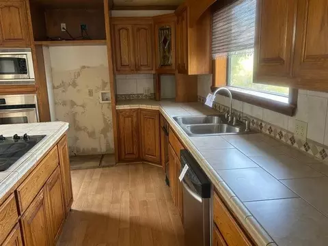Kitchen - 14305 Wintu Way, Redding, CA 96003 photo 1 of 2
