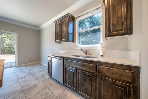 Kitchen - 6347 Oxbow St, Redding, CA 96001 photo 3 of 4