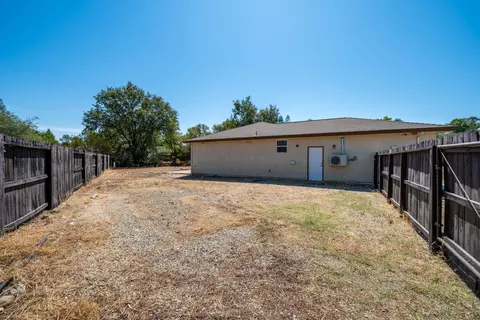 Exterior - 6347 Oxbow St, Redding, CA 96001 photo 11 of 12